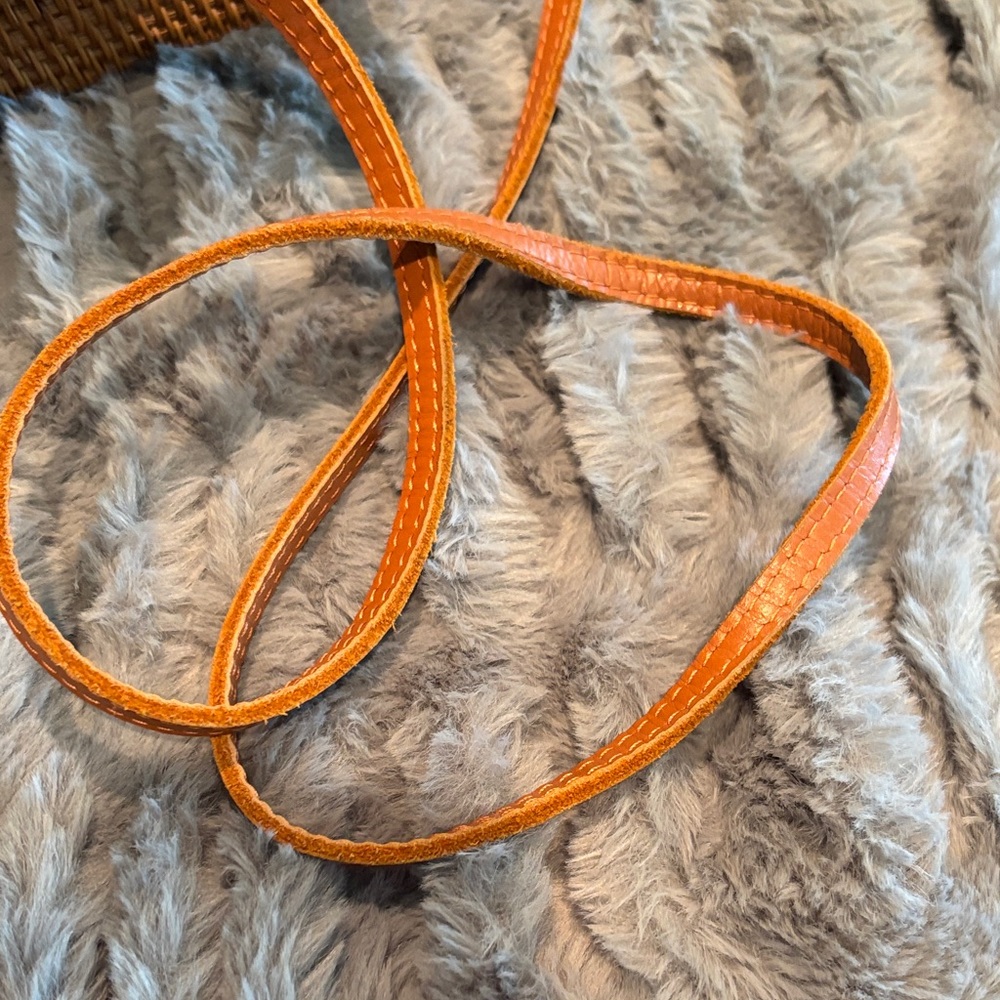 Elegant Woven Crossbody Bag in Tan - Picture 6 of 10